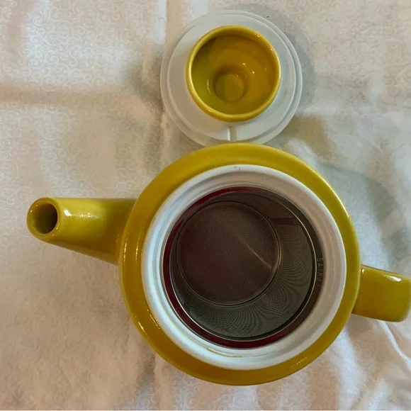 Sankai Common Teapot Pottery Stainless Steel Tea Strainer Yellow 33.8 fl oz.